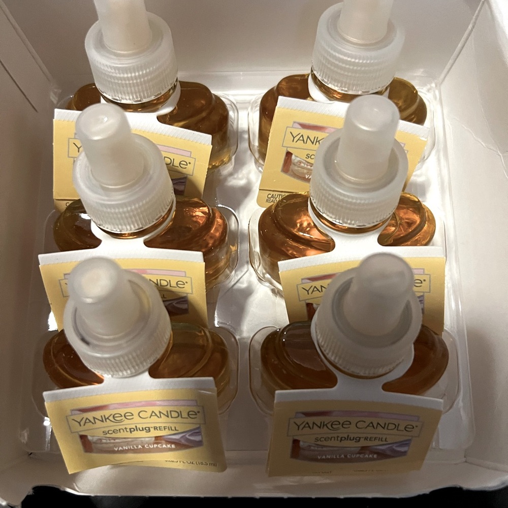8 Yankee candle plug in refills